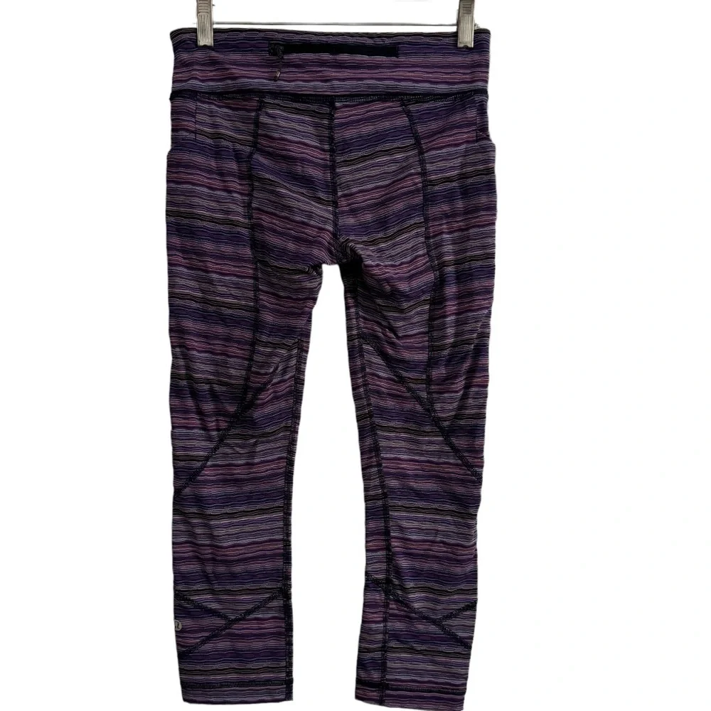 Lululemon Athletica Cropped Purple Striped Leggings Size 6 EUC